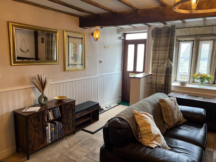 17Th Century Cottage With Hidden Garden Steeton Esterno foto